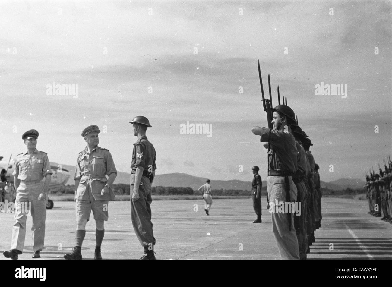 General Inspection Tour H.J. Kruls by Indonesia  [Padang. You Brigade] [General Kruls inspects the guard of honor at the airport. Links colonel J.W. Sluyter] Date: May 1947 Location: Indonesia Dutch East Indies Stock Photo