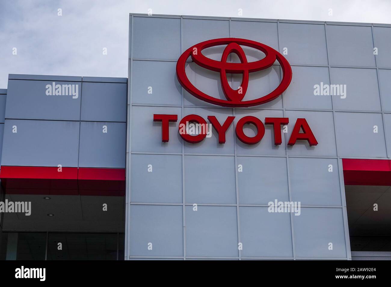 Toyota Land Cruiser Red High Resolution Stock Photography And Images Alamy