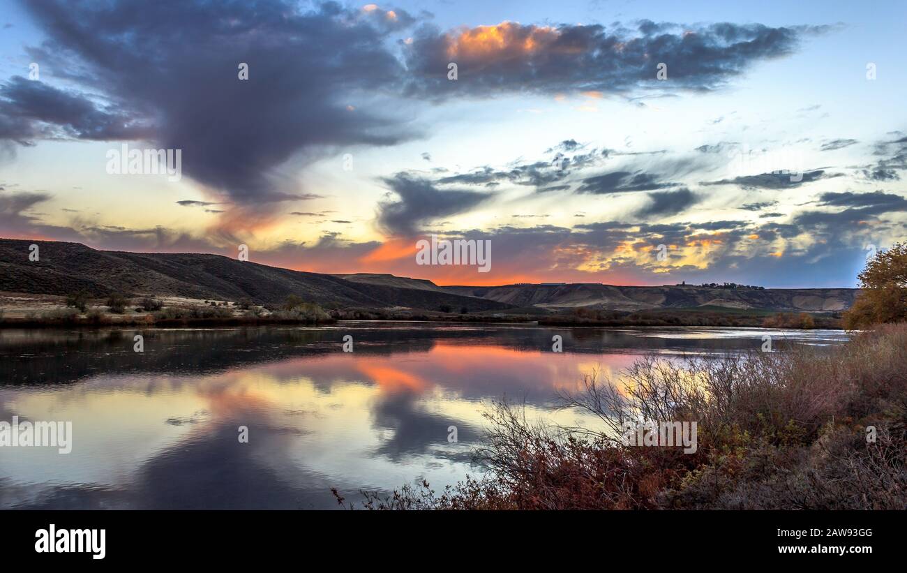 The sun sets on the Snake River at Three Island State Park, Glenn's Ferry, Idaho, USA Stock Photo