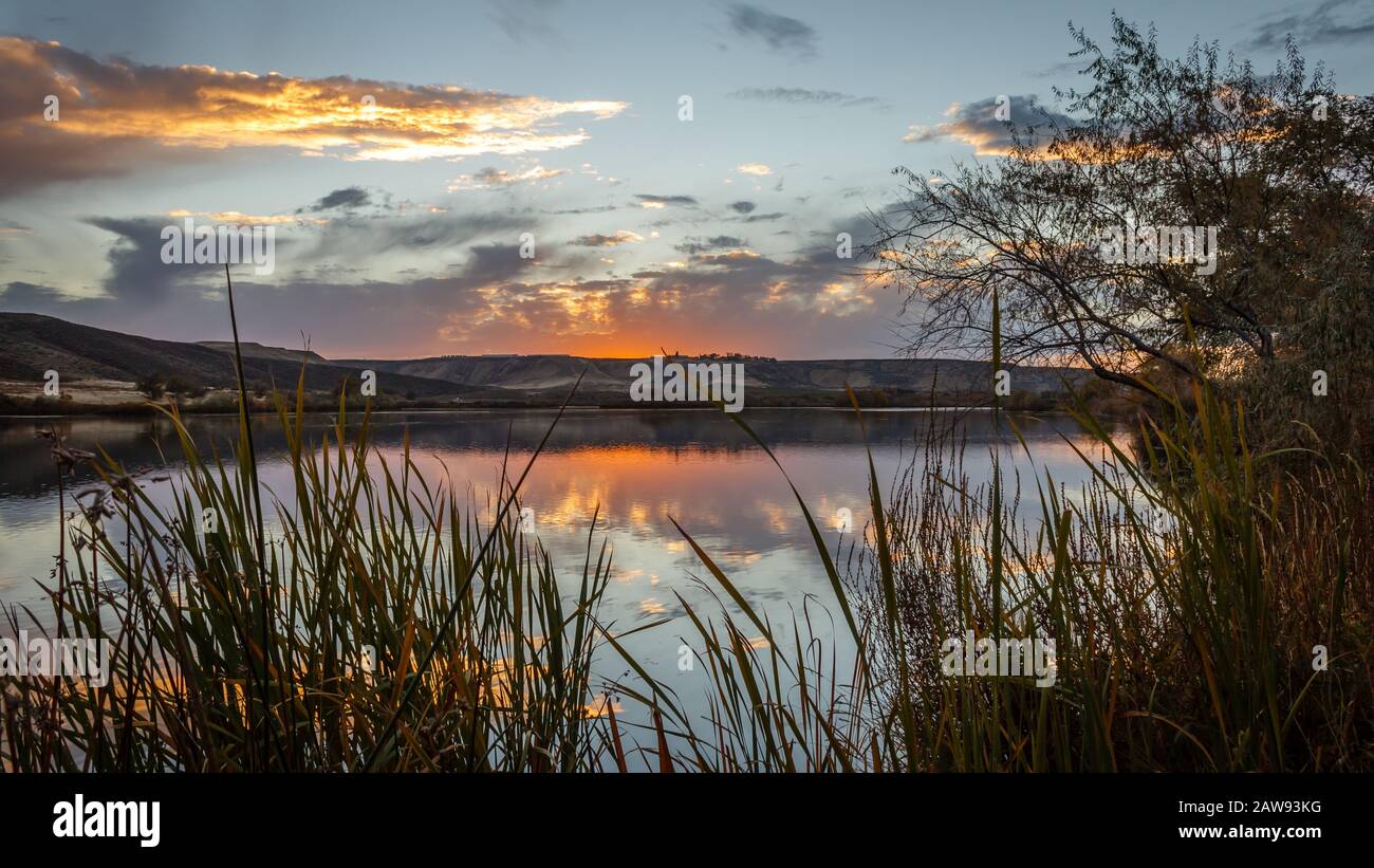 The sun sets on the Snake River at Three Island State Park, Glenn's Ferry, Idaho, USA Stock Photo