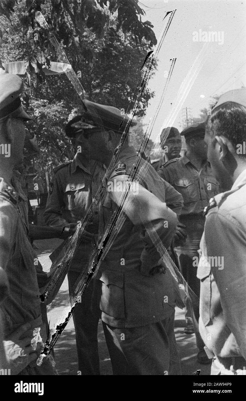 Army Commander General Rail talking to officers Date: 01/01/1947 ...