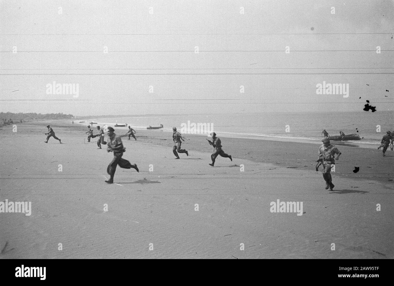 [Exercise amphibious landing operations] [troops ashore] Date: 01/01