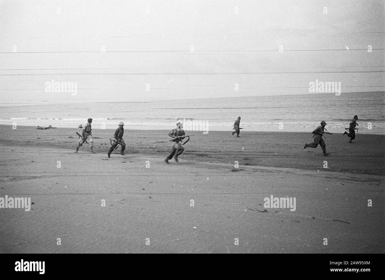 [Exercise amphibious landing operations] [Landing Troops running on the