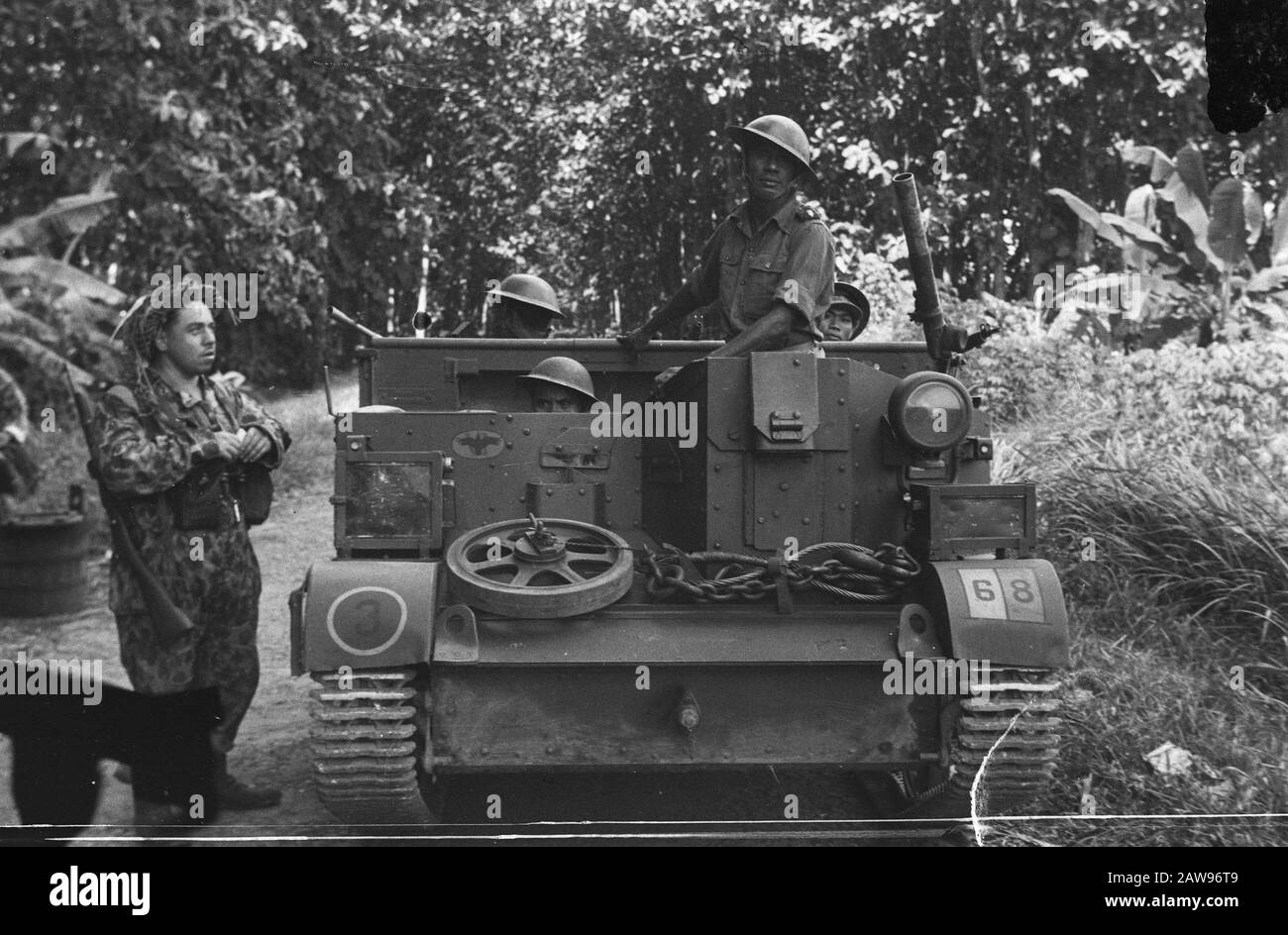 KNIL Bren carrier with crew [VI KNIL Infantry Gagak Hitam] Date: 01/01/1947 Location: Indonesia Dutch East Indies Stock Photo