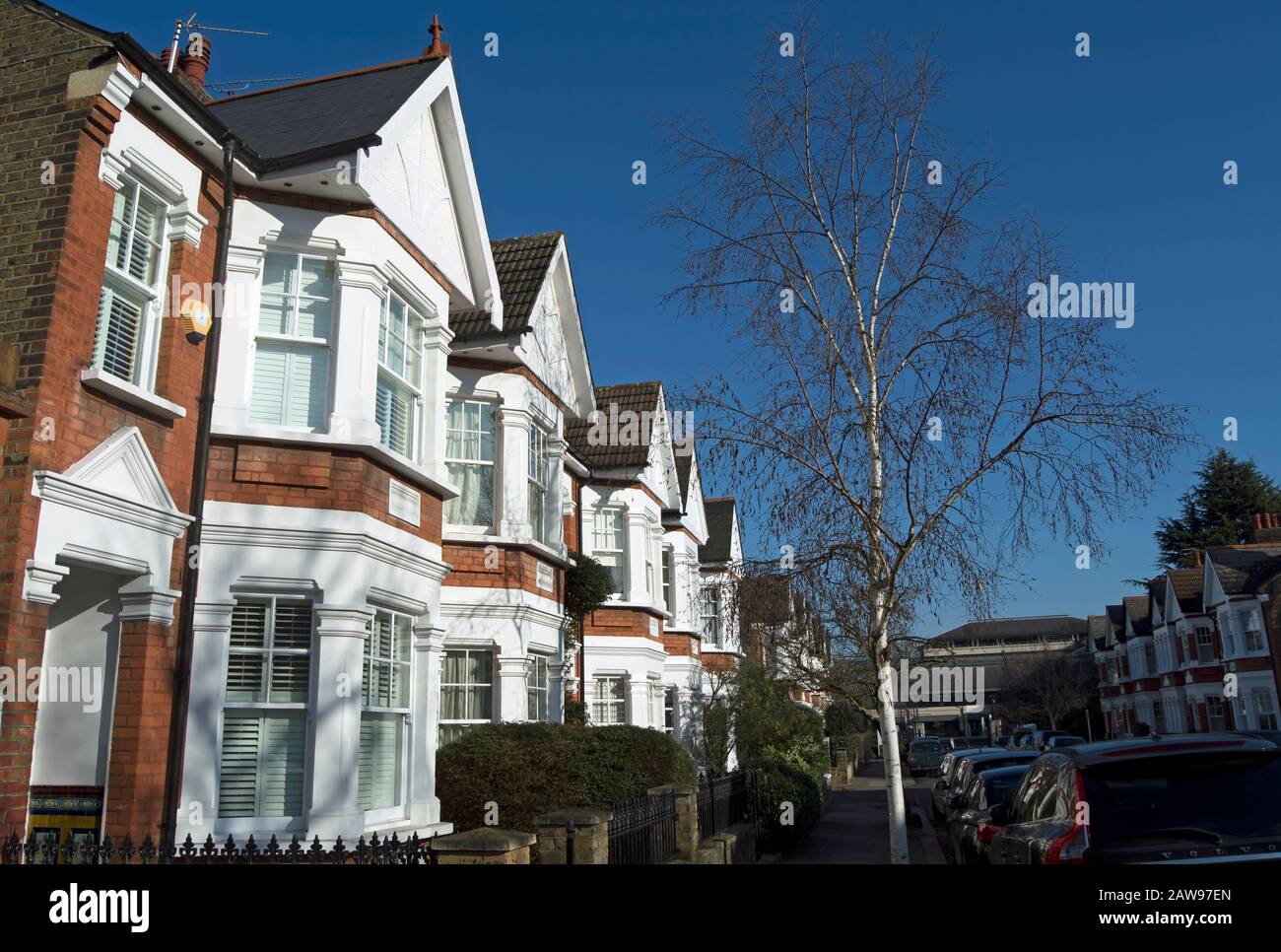 bayfronted edwardian houses forming a terrace in kew, southwest london, england Stock Photo