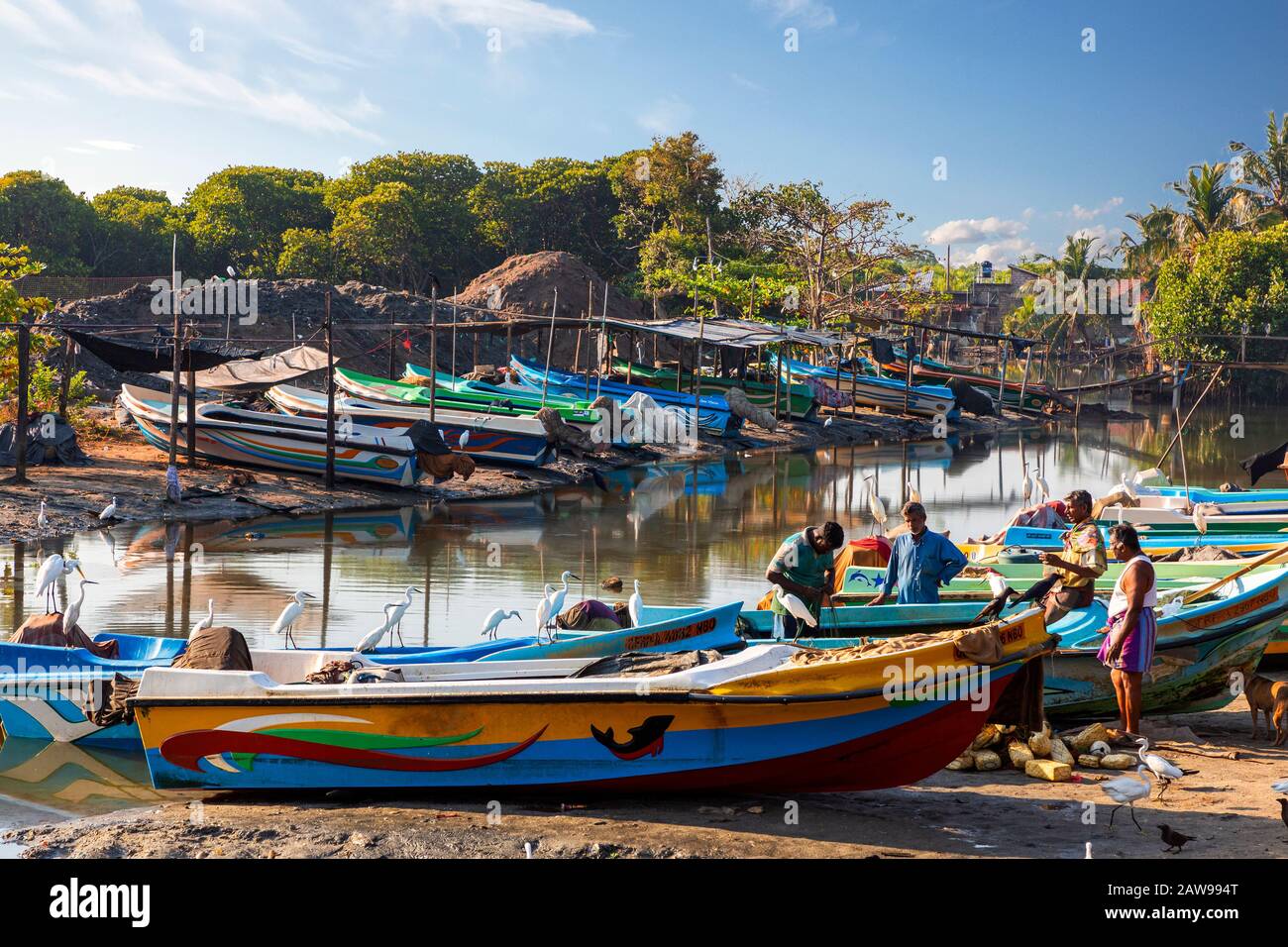 Fishermen and fishing boats in Negombo, Sri Lanka Stock Photo