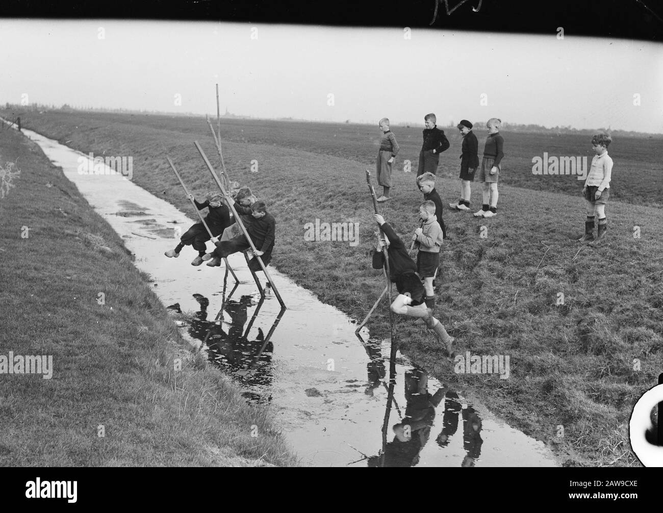 Pole vault Black and White Stock Photos & Images Alamy