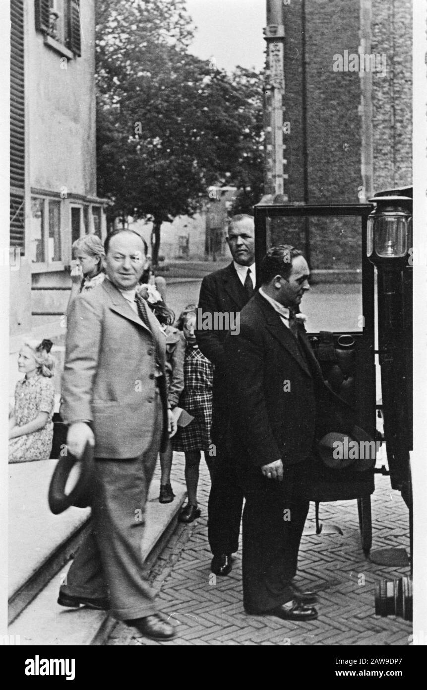 Photos family Wagner  Men steps in a carriage Annotation: The photograph is a reproduction of an older original Date: November 27, 1964 Keywords: carriages Person Name: Wagner Stock Photo