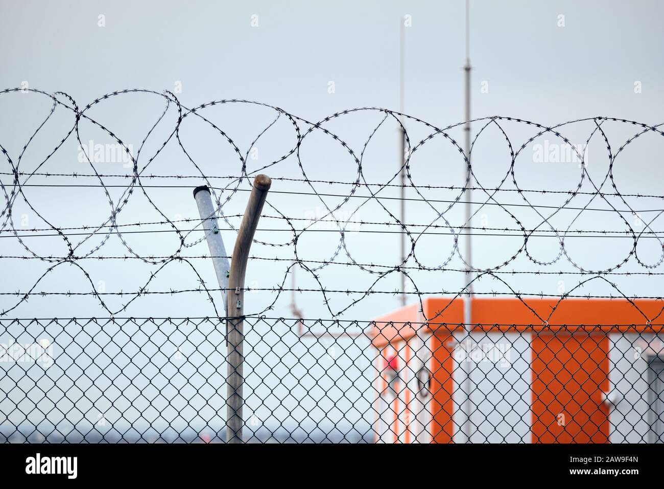Chainlink fence backgrounds hi-res stock photography and images - Alamy