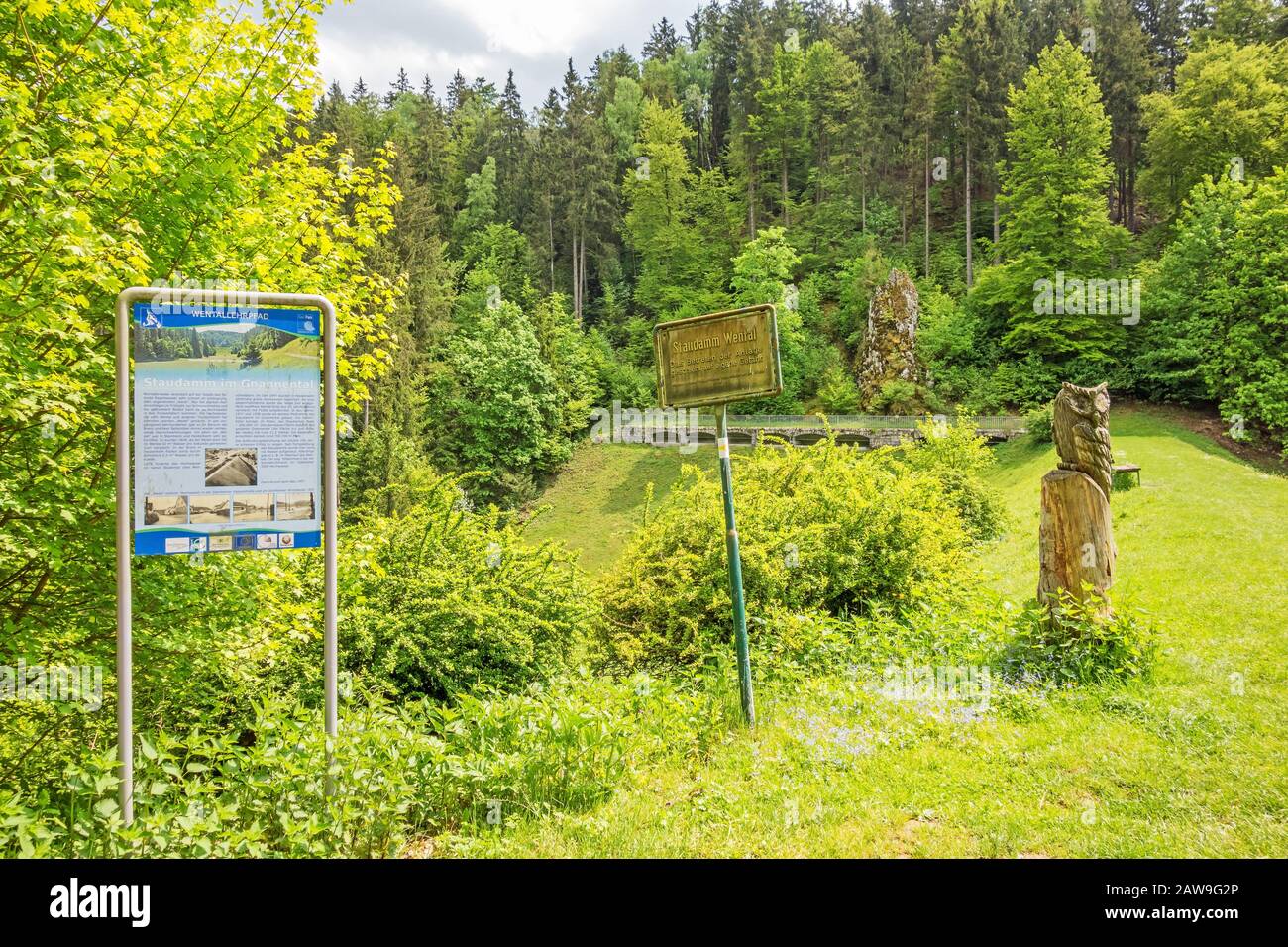 Steinheim Germany May 26 2016 Wental Valley Dam Wental Educational Trail Signpost Showing Infos About The Reservoir Dam Swabian Alps Schwaebi Stock Photo Alamy