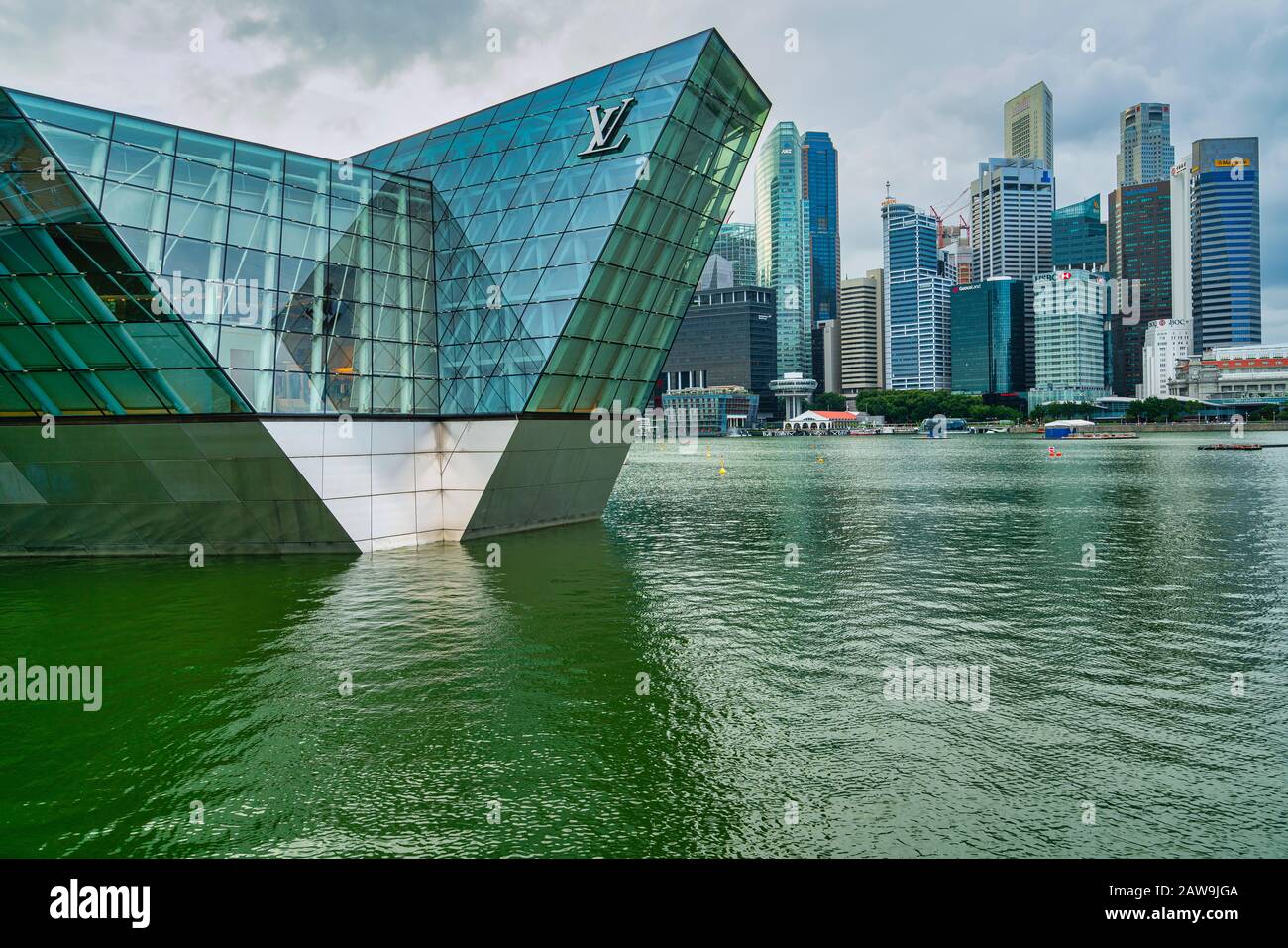 ArtScience Museum and the Louis Vuitton Island Maison at Marina Bay Sands.  Singapore Stock Photo - Alamy