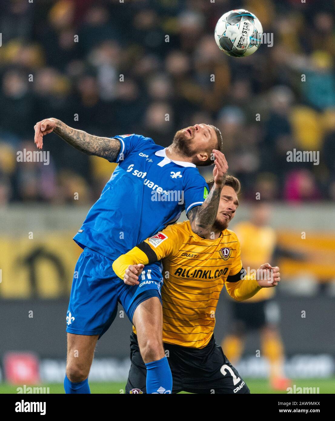 Dresden, Germany. 07th Feb, 2020. Football: 2nd Bundesliga, SG Dynamo Dresden - SV Darmstadt 98, 21st matchday, at the Rudolf Harbig Stadium. Darmstadt's Tobias Kempe (l) against Dynamos Linus Wahlqvist. Credit: Robert Michael/dpa-Zentralbild/dpa - IMPORTANT NOTE: In accordance with the regulations of the DFL Deutsche Fußball Liga and the DFB Deutscher Fußball-Bund, it is prohibited to exploit or have exploited in the stadium and/or from the game taken photographs in the form of sequence images and/or video-like photo series./dpa/Alamy Live News Stock Photo