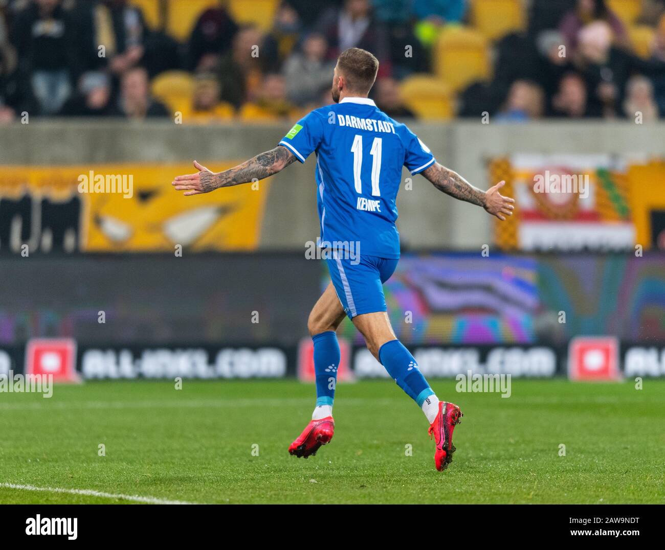 Dresden, Germany. 07th Feb, 2020. Football: 2nd Bundesliga, SG Dynamo Dresden - SV Darmstadt 98, 21st matchday, at the Rudolf Harbig Stadium. Darmstadt's Tobias Kempe cheers after his goal for the 1:2. Credit: Robert Michael/dpa-Zentralbild/dpa - IMPORTANT NOTE: In accordance with the regulations of the DFL Deutsche Fußball Liga and the DFB Deutscher Fußball-Bund, it is prohibited to exploit or have exploited in the stadium and/or from the game taken photographs in the form of sequence images and/or video-like photo series./dpa/Alamy Live News Stock Photo