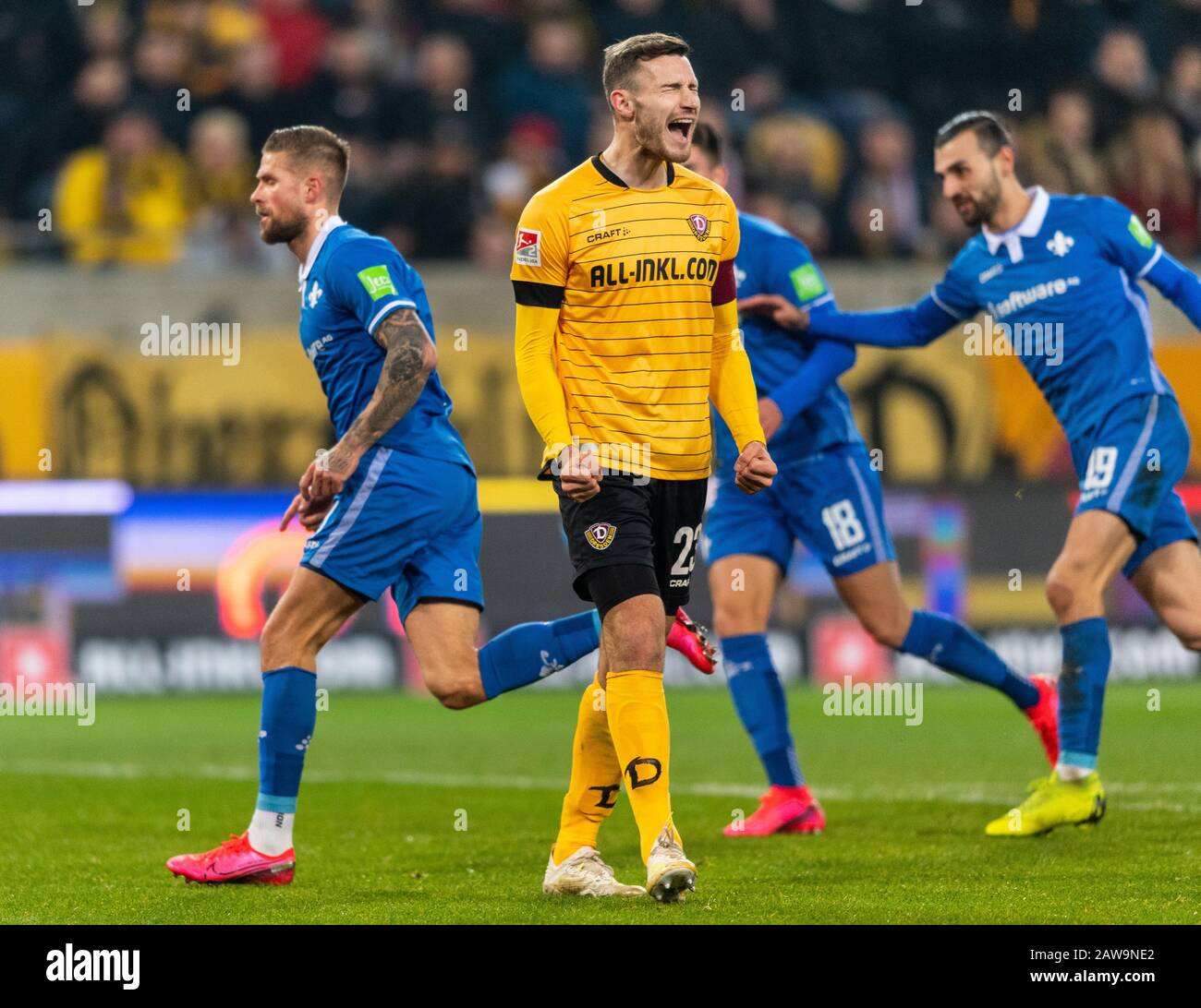 07 February 2020, Saxony, Dresden: Football: 2nd Bundesliga, SG Dynamo Dresden - SV Darmstadt 98, 21st matchday, at the Rudolf Harbig Stadium. Dynamos Florian Ballas reacts furiously while Darmstadt's Tobias Kempe (l) turns off to cheers after his goal for 1:2. Photo: Robert Michael/dpa-Zentralbild/dpa - IMPORTANT NOTE: In accordance with the regulations of the DFL Deutsche Fußball Liga and the DFB Deutscher Fußball-Bund, it is prohibited to exploit or have exploited in the stadium and/or from the game taken photographs in the form of sequence images and/or video-like photo series. Stock Photo