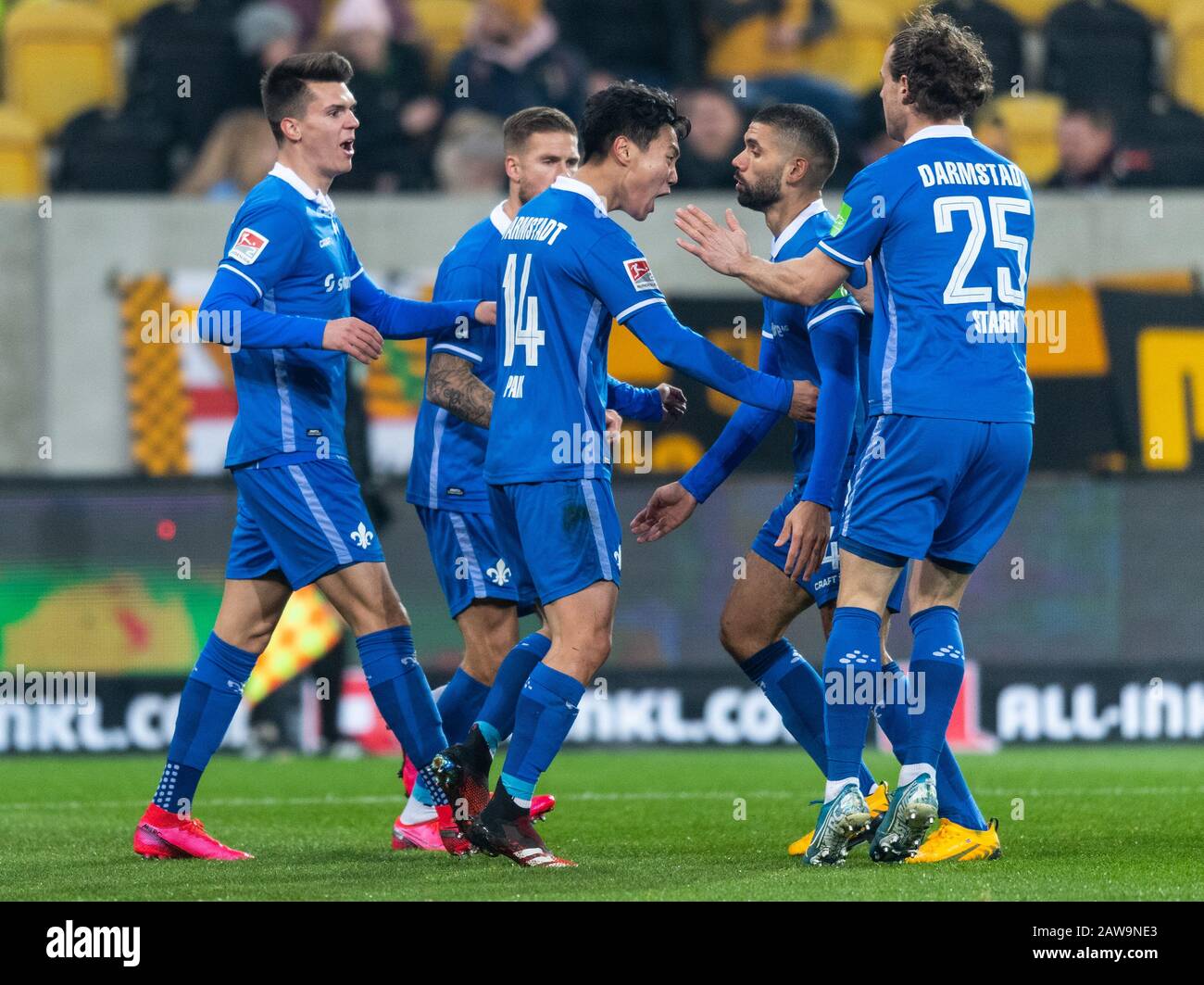 07 February 2020, Saxony, Dresden: Football: 2nd Bundesliga, SG Dynamo Dresden - SV Darmstadt 98, 21st matchday, at the Rudolf Harbig Stadium. Darmstadt's Seung-ho Paik (3rd from left) cheers after his goal for 1:1 with his team mates Victor Palsson (2nd from right), Yannick Stark (right), Tobias Kempe (2nd from left) and Mathias Honsak (left). Photo: Robert Michael/dpa-Zentralbild/dpa - IMPORTANT NOTE: In accordance with the regulations of the DFL Deutsche Fußball Liga and the DFB Deutscher Fußball-Bund, it is prohibited to exploit or have exploited in the stadium and/or from the game taken p Stock Photo