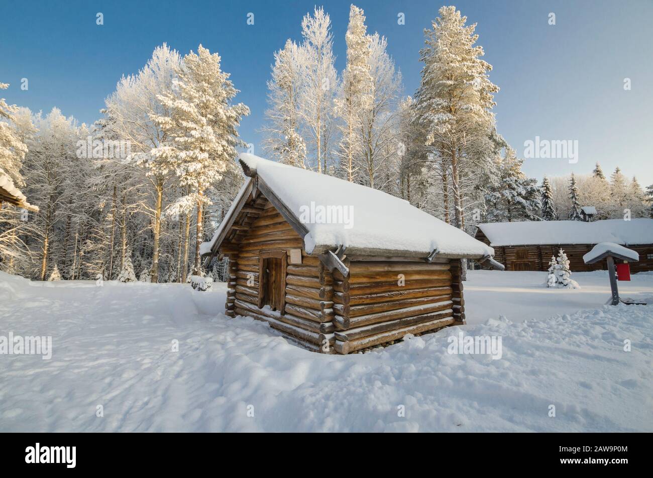 Small wooden barn hi-res stock photography and images - Alamy