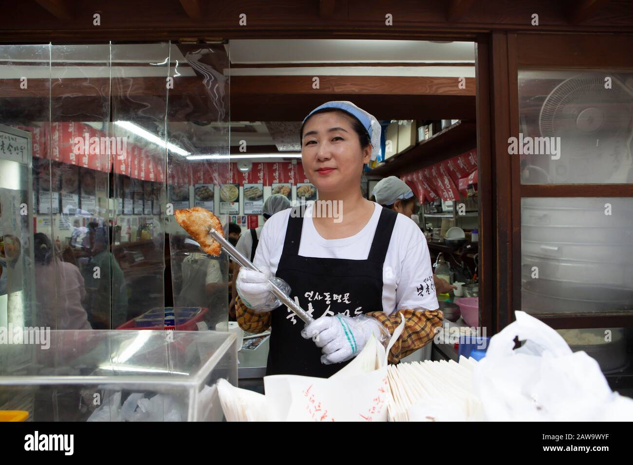 Woman, 52, does Mandu, Insadong district, Seoul, South Korea Stock Photo
