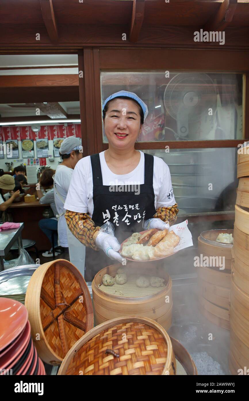 Woman, 52, does Mandu, Insadong district, Seoul, South Korea Stock Photo