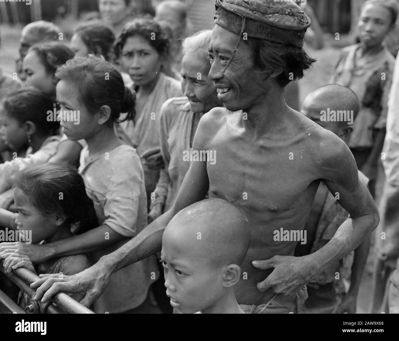 Military Information Service Surabaya  Locals at a military jeep. An emaciated man Date: February 1947 Location: Indonesia, Dutch East Indies, Surabaya Stock Photo