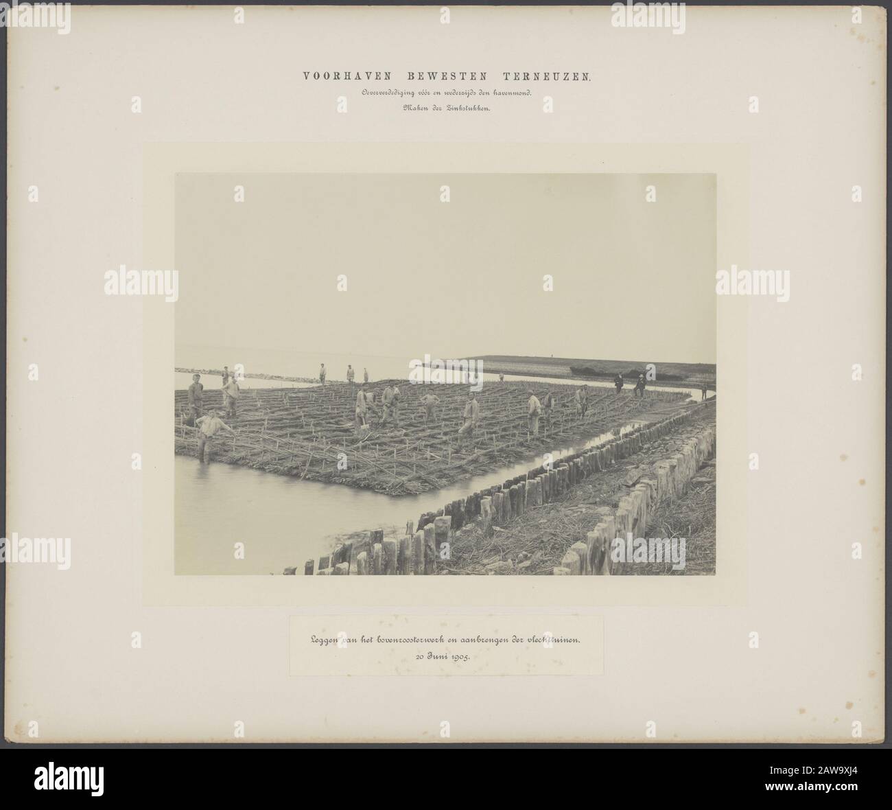 Voorhaven West of Terneuzen  Shoreline Defense for mutual and the harbor mouth. Make the mattresses. Memorizing the top grating and applying the braid gardens Date: June 20, 1905 Location: Terneuzen, Terneuzen, Zeeland, Zeeland Keywords: bank protection, lattice work, braid gardens, port, water, mattresses Stock Photo