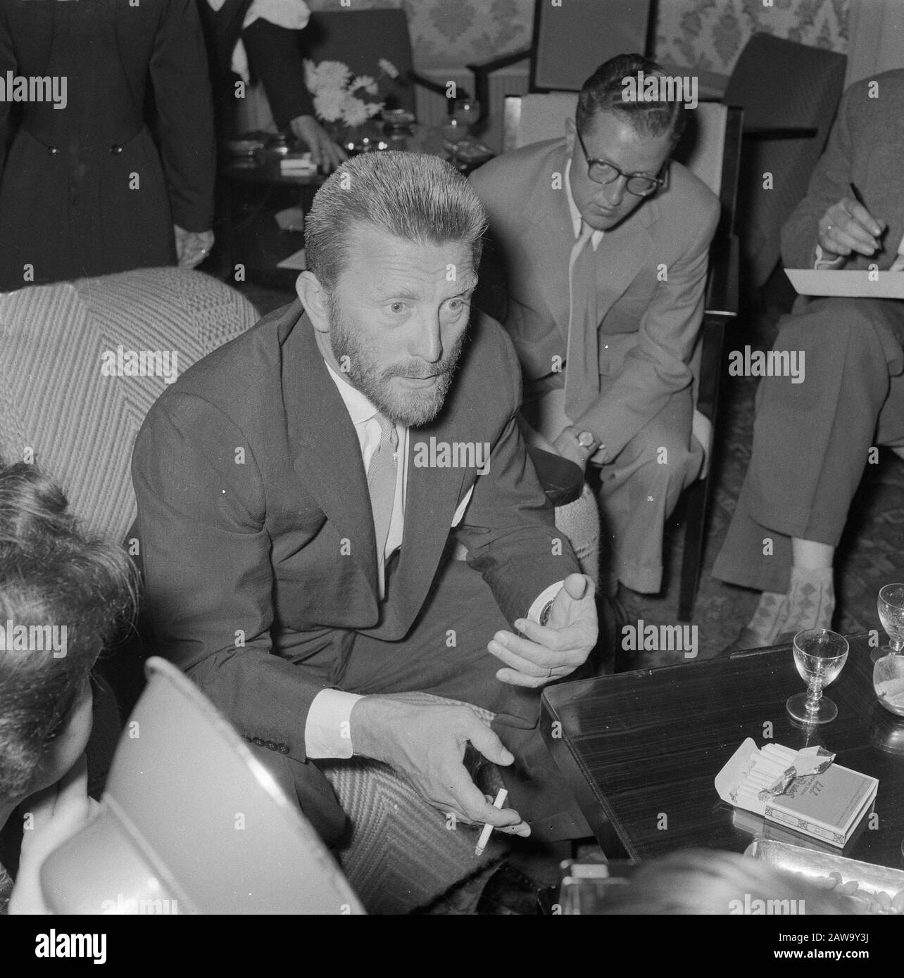Kirk Douglas in Amstel Hotel [he is in the Netherlands for shooting the film Lust for Life about Vincent van Gogh, ed.] Date: November 3, 1955 Location: Amsterdam , Noord-Holland Keywords: actors, movies, movie stars Person Name: Douglas Kirk Stock Photo