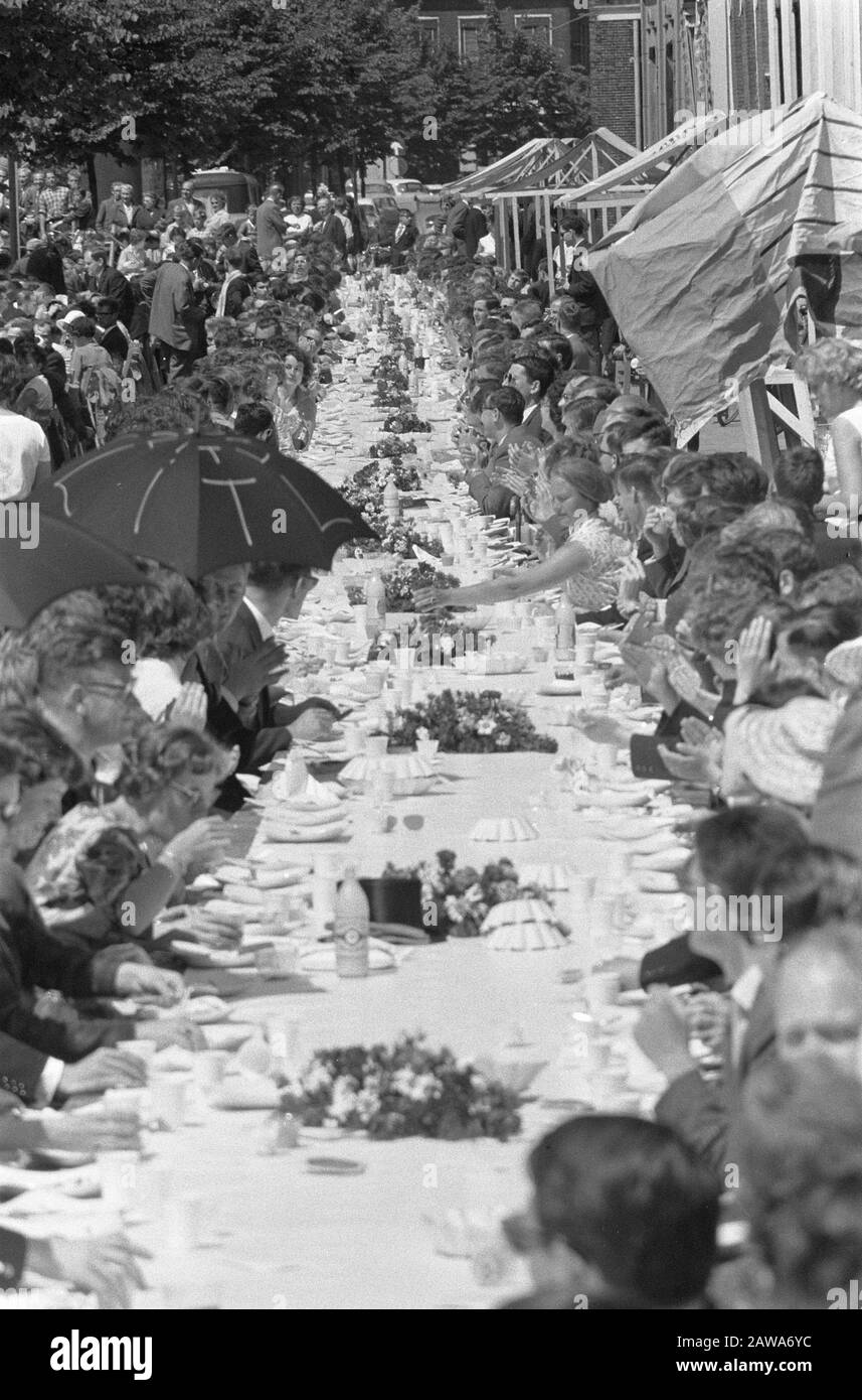 Anniversary Dinner 2000 students with Princess Beatrix Leiden Date: June 15, 1960 Location: Leiden, South Holland Keywords: STUDENTS, dinners Person Name: Beatrix, Princess Stock Photo