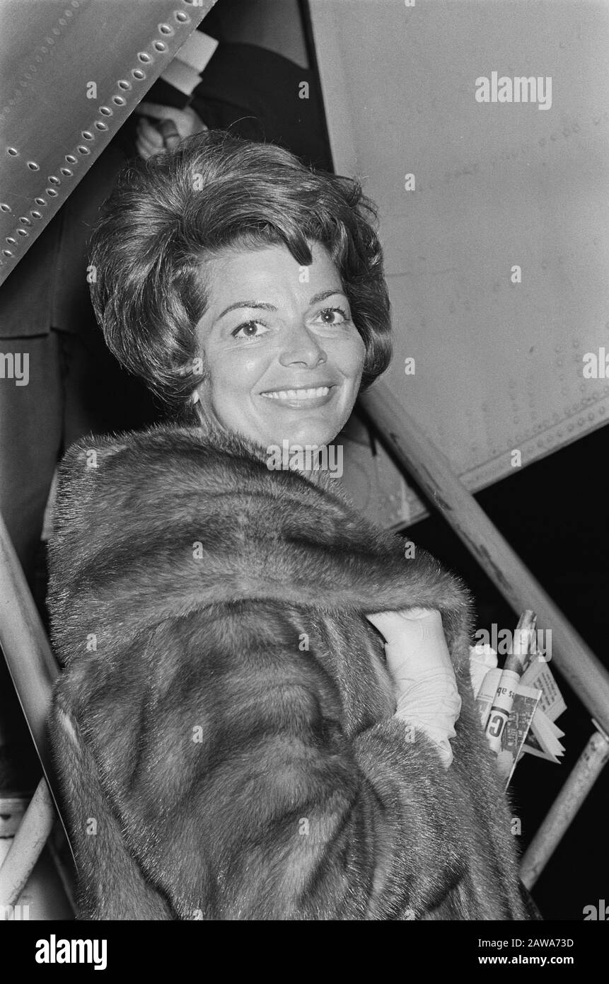 Lys Assia again in the Netherlands. Lys Assia (head) No. 4. Date: March 15, 1963 Location: Netherlands Person Name: Assia, Lys Stock Photo