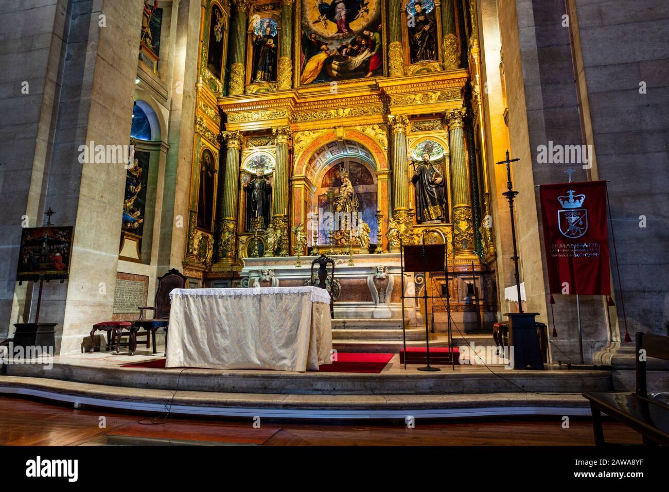 Detail of the chancel with a gilded altar piece and representation of the Jesuits greatest saints, in Bairro Alto, Lisbon, Portugal Stock Photo