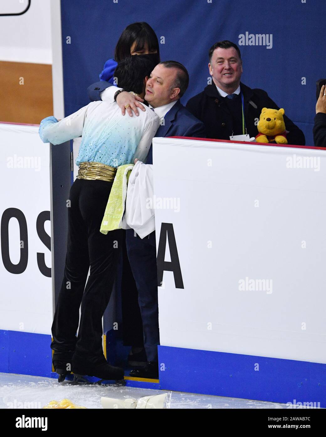 Seoul South Korea 7th Feb L R 羽生結弦 Yuzuru Hanyu Jpn ギスラン ブリアン コーチ Ghislain Briand ブライアン オーサー コーチ Brian Orser February 7 Figure Skating Isu Four Continents Figure Skating Championships Men S Short