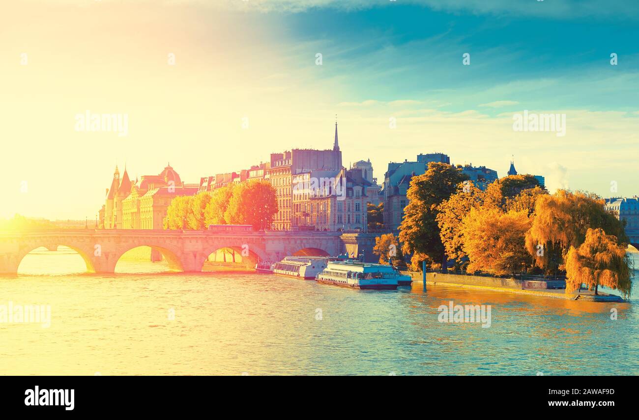 Autumn view of the Pont Sully and Square Barye on Saint Louis island