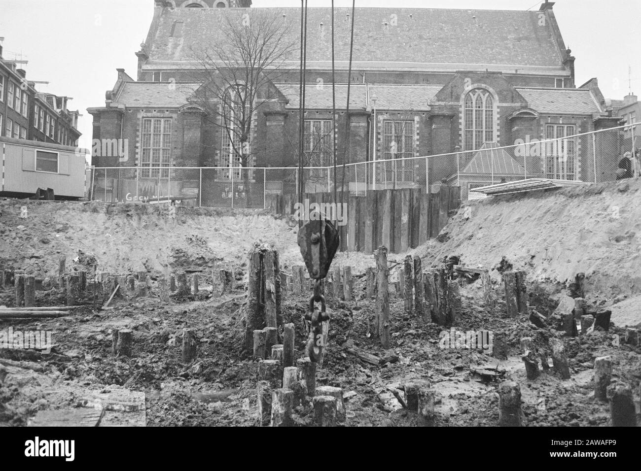 Metro Construction Amsterdam, sinking caisson Waterloo hampered by old