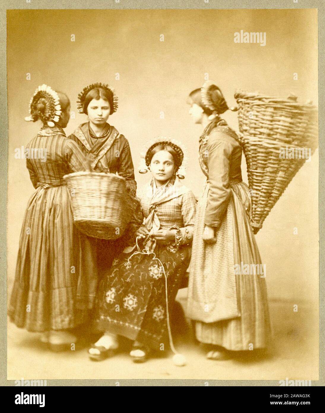 1880 ca , LOMBARDIA , ITALY : The folkloristic traditional dress of women  in BELLAGIO , COMO , and all around in LOMBARDY . Undentified photographer  Stock Photo - Alamy