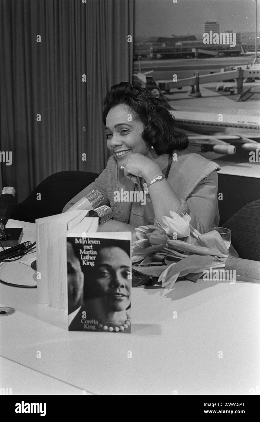 Mrs. Coretta King, widow of the Rev. Martin Luther King arrives at ...