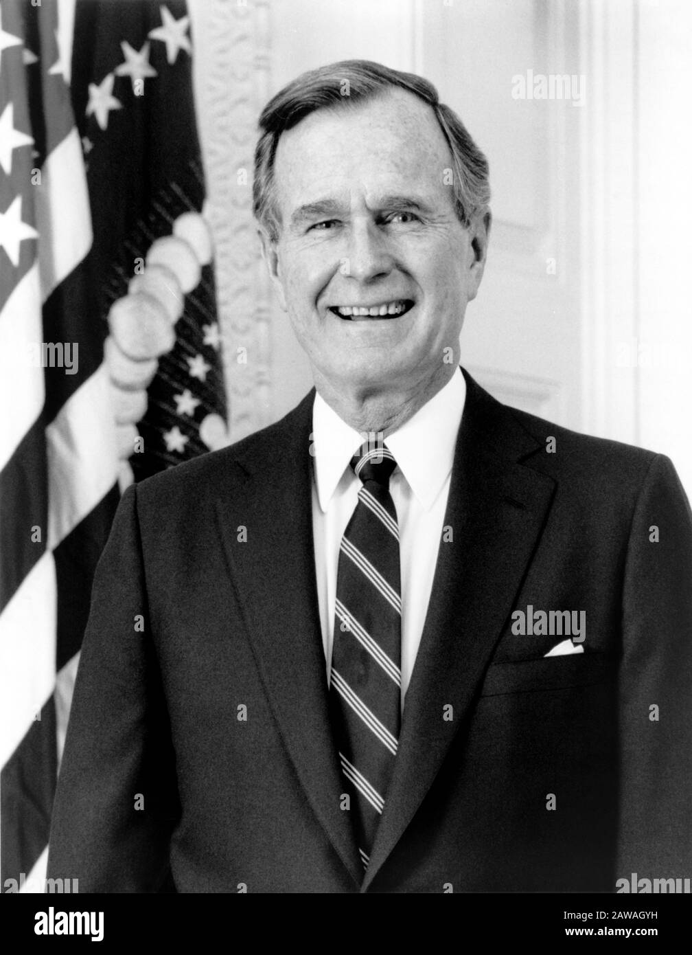 1989 , WASHINGTON , USA : George Herbert Walker Bush (born June 12, 1924) was the 41st President of the United States, serving from 1989 to 1993 . Off Stock Photo