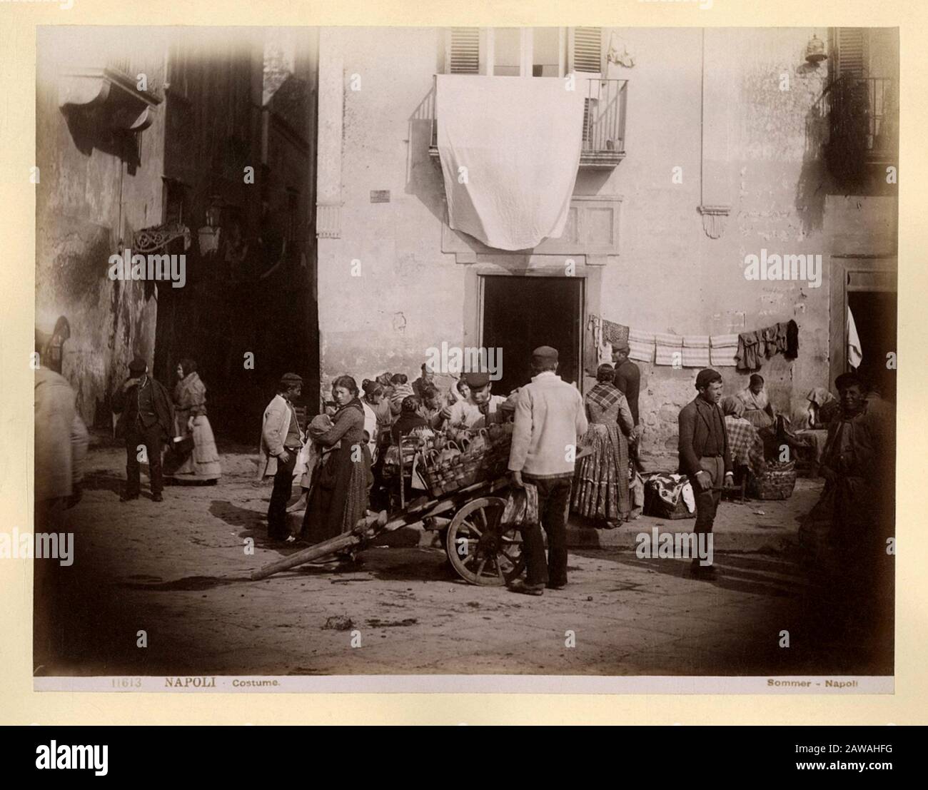 1880 ca, NAPOLI, ITALY : A Neapolitan street scene at market . Photo by  Giorgio SOMMER , Napoli - NAPLES - ITALIA - FOTO STORICHE - HISTORY - GEOG  Stock Photo - Alamy