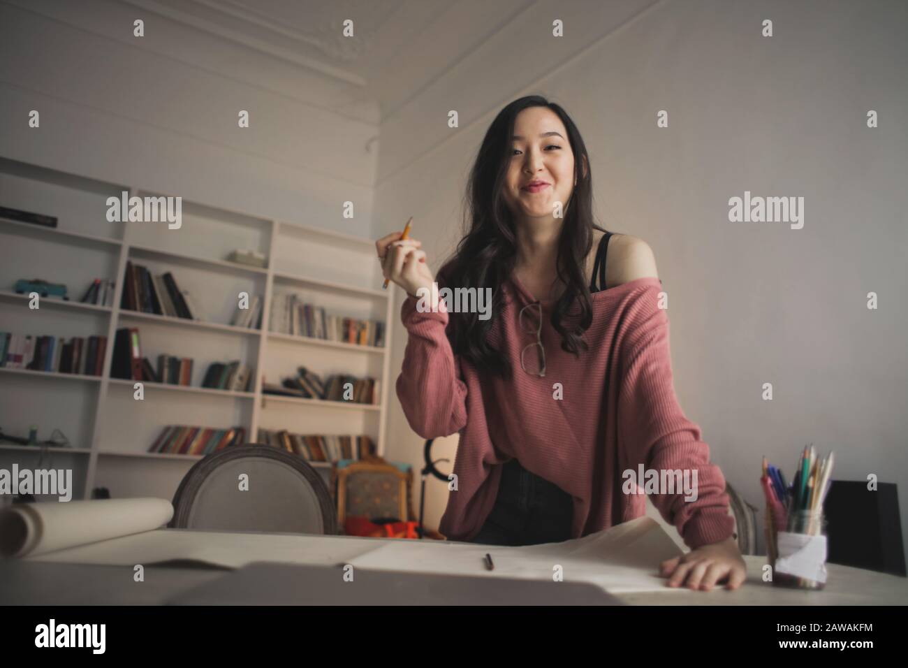 Smiling asian woman hi-res stock photography and images - Alamy