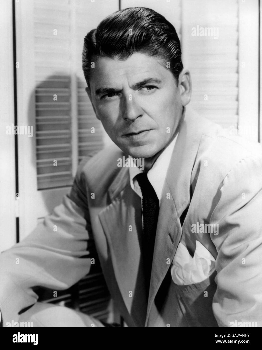 1953 ca , HOLLYWOOD , USA : The future President of United States of America RONALD REAGAN ( 1911 - 2004 ) when was actor in a pubblicity photograph . Stock Photo