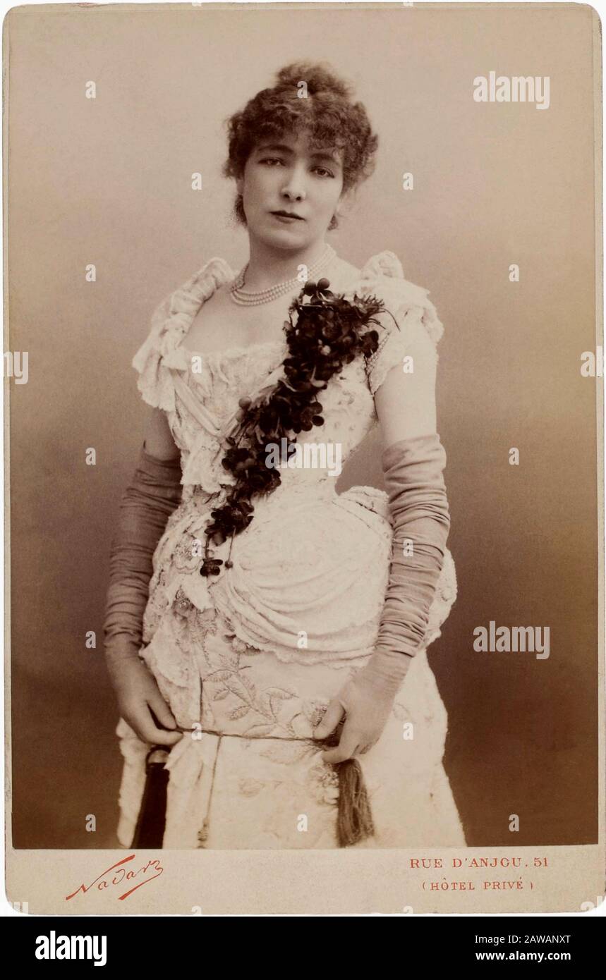 1882 , PARIS , FRANCE : The french most celebrated theatre actress SARAH  BERNHARDT ( 1844 - 1923 ) in FEDORA by VICTORIEN SARDOU , portrait by NADAR  Stock Photo - Alamy