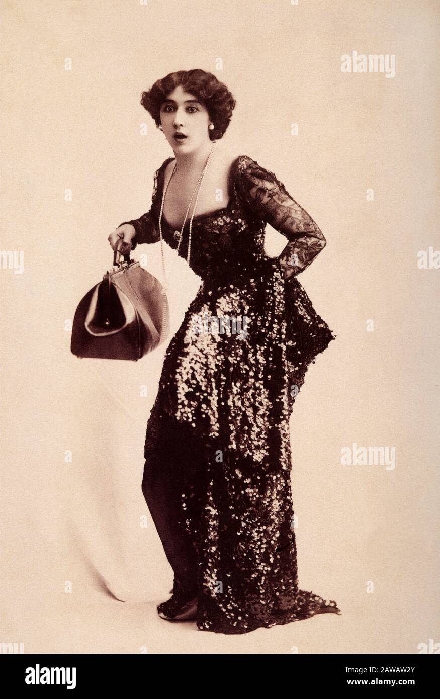 1900 ca, PARIS , FRANCE : The celebrated Opera singer and dancer , demi-mondaine of parisian Belle Epoque LA BELLE OTERO ( Agustina Otero Iglesias , 1 Stock Photo