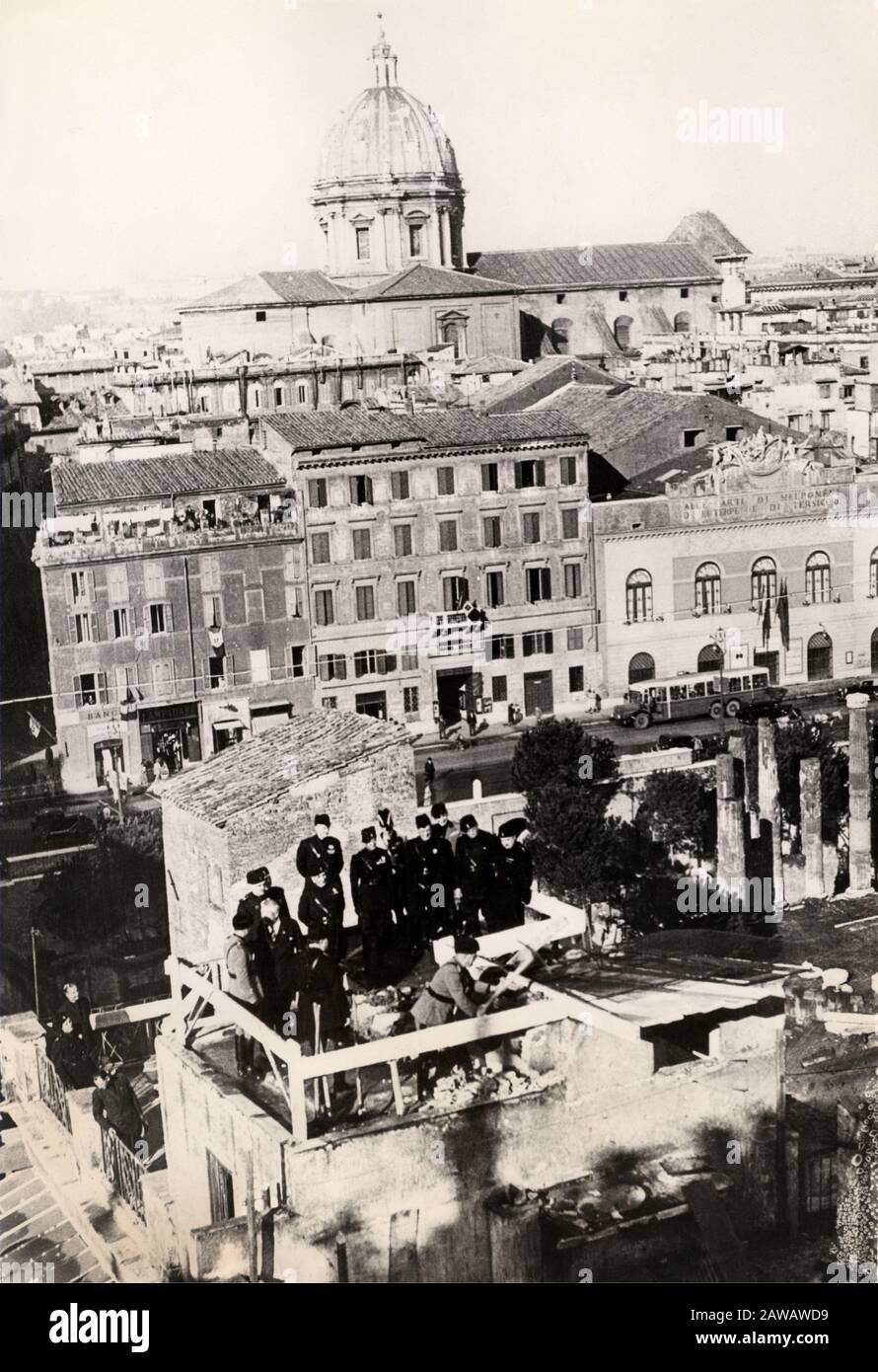 1935 , 28 october , ROMA , ITALY : The italian Fascist Duce BENITO MUSSOLINI ( 1883 - 1945 ) in Largo di Torre Argentina (on background the church of Stock Photo