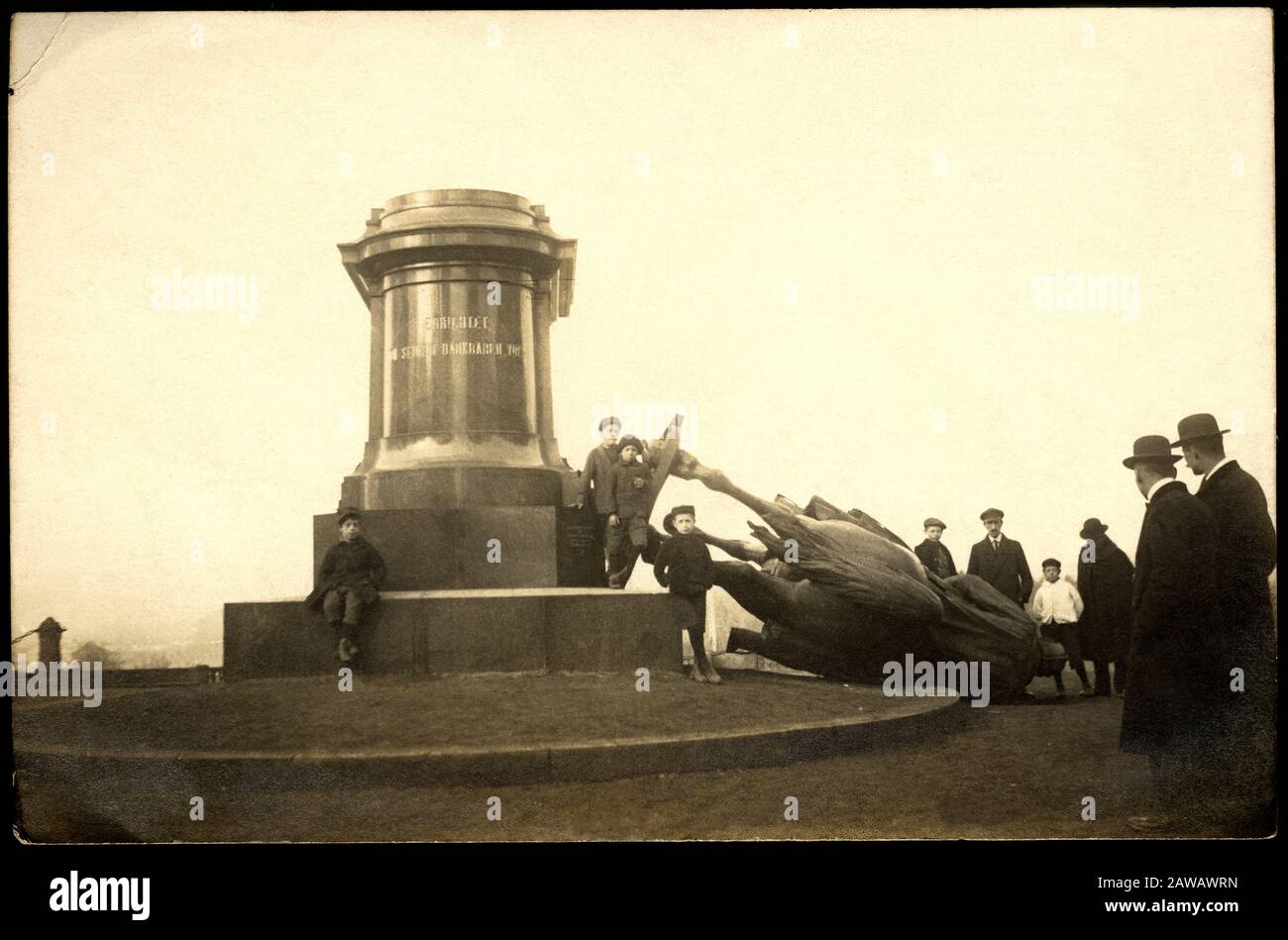 1918 , 5 december , METZ , FRANCE : The monument to german Emperor ...