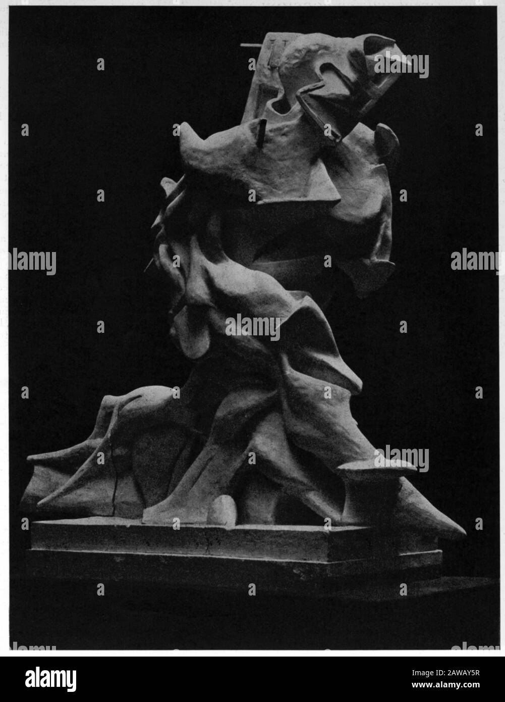 1913 ca , Milano , ITALY : The plaster statue ' Elasticità di muscoli ' by italian Futurist Avantgarde artist painter UMBERTO BOCCIONI ( 1882 - 1916 ) Stock Photo