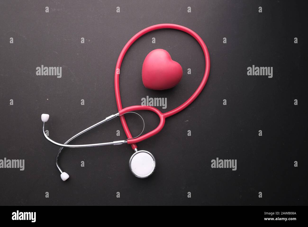 https://c8.alamy.com/comp/2AWB08A/top-view-of-stethoscope-and-heart-shape-on-black-background-2AWB08A.jpg