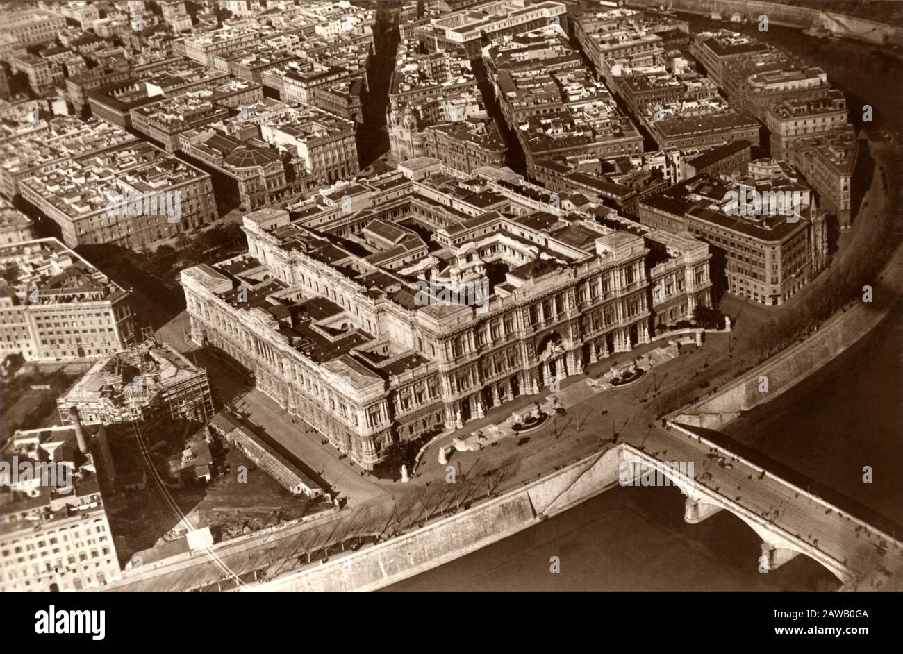 19 Ca Roma Italy The Palazzo Di Giustizia And Ponte Umberto I From Aerial View Rome Italia Foto Storiche History Geografia Stock Photo Alamy