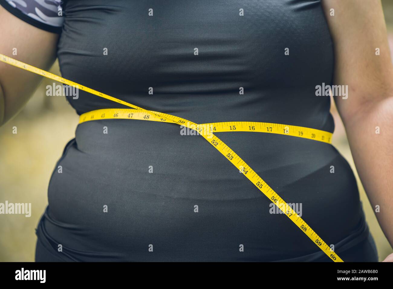 https://c8.alamy.com/comp/2AWB6B0/girl-waist-belly-fat-woman-with-waist-tape-measure-closeup-shot-2AWB6B0.jpg