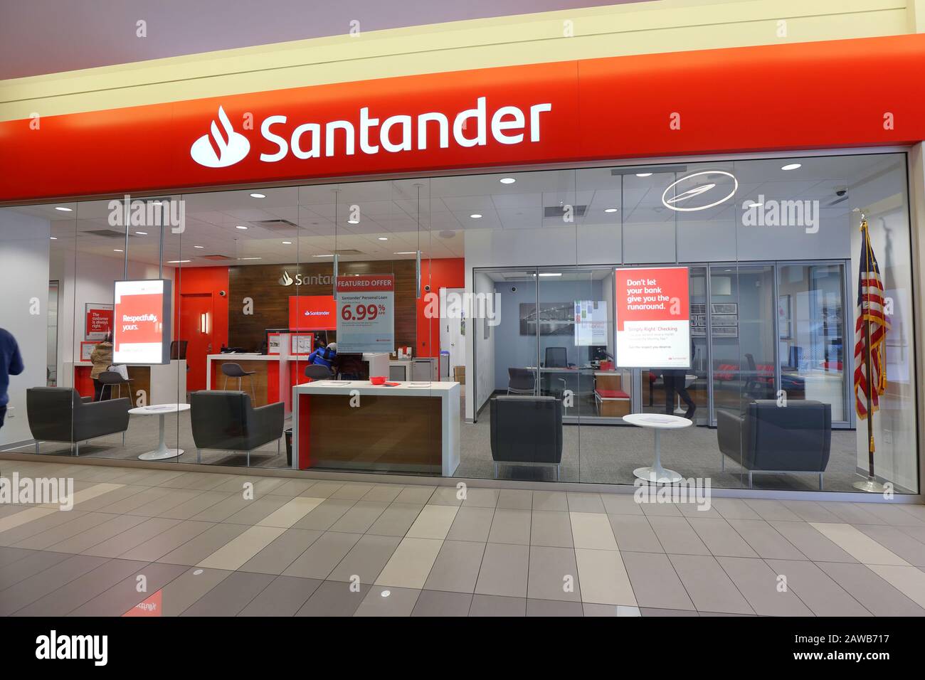 A Santander bank branch at the Staten Island Mall, New York, NY. Stock Photo
