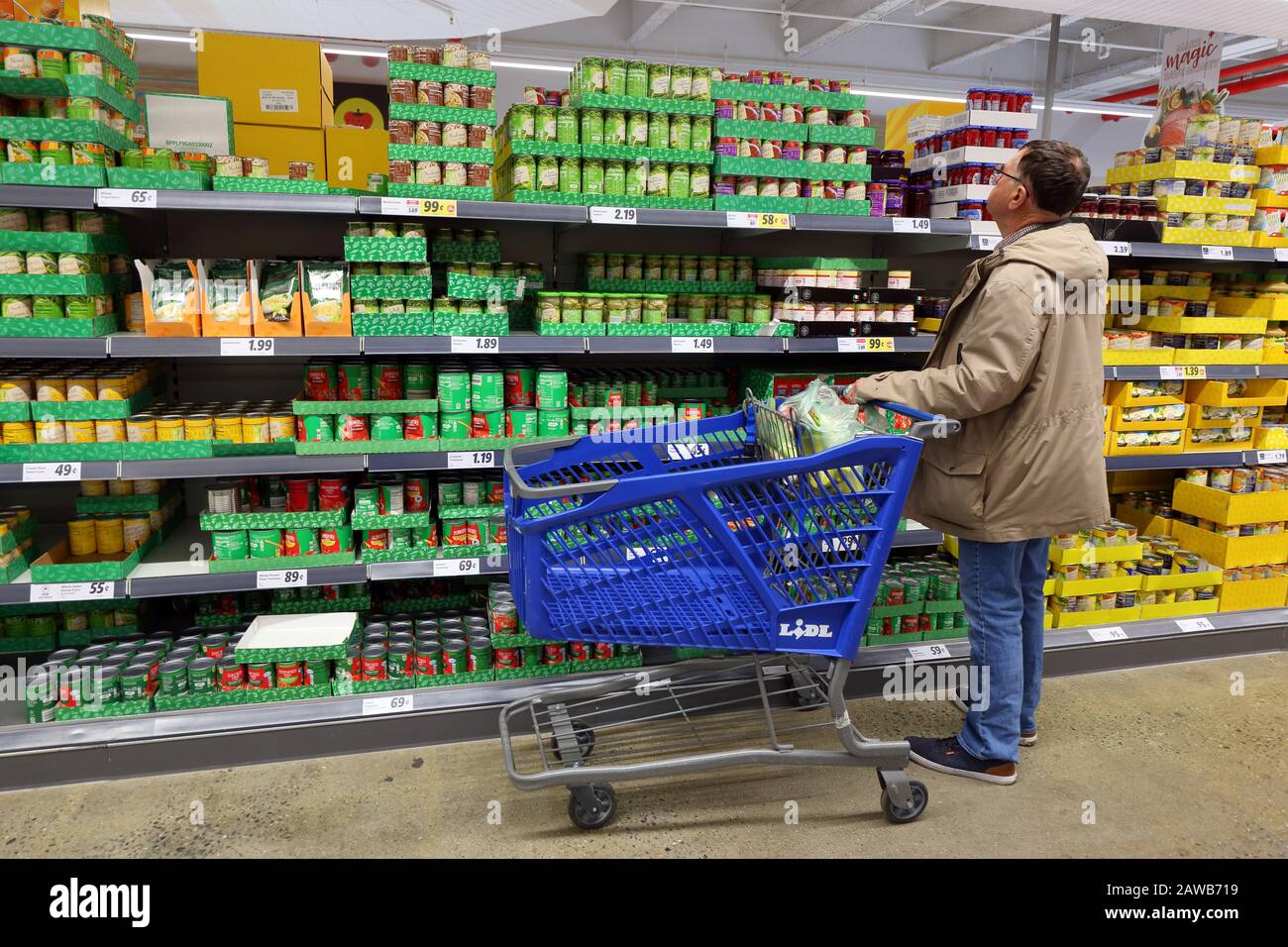 A person shopping in a canned goods aisle at a Lidl store in New York, NY Stock Photo