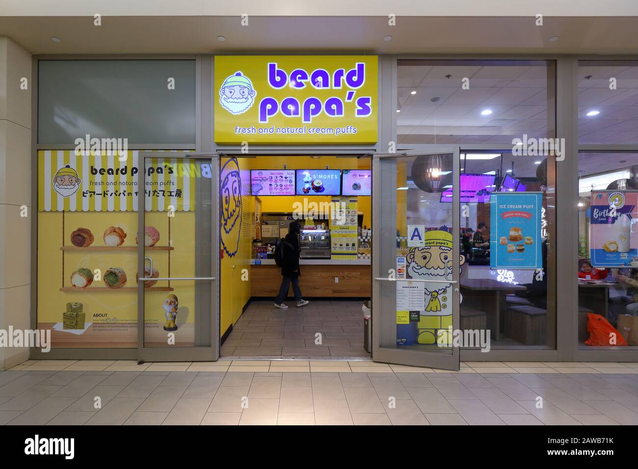 A Beard Papa's creme puff shop in the Skyview Center in Flushing, NY. Stock Photo
