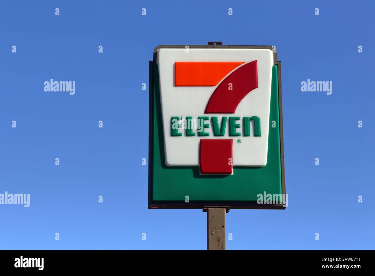 7 eleven sign hi-res stock photography and images - Alamy