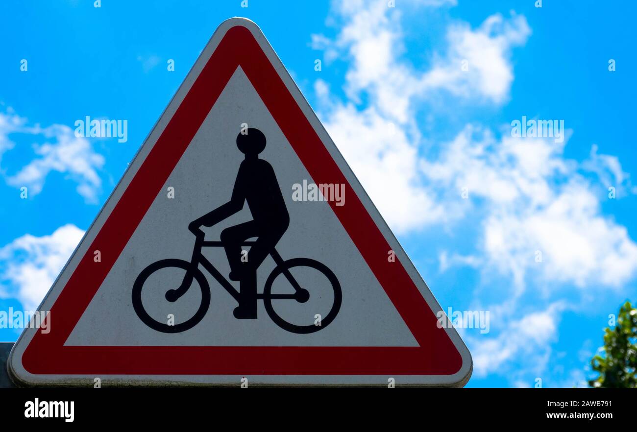 Triangle road sign bicycle hires stock photography and images Alamy